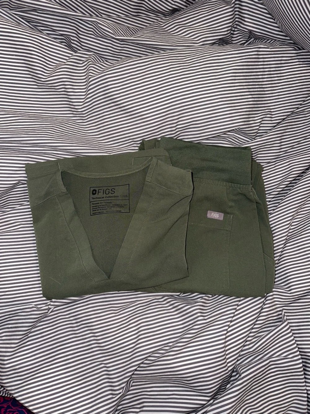 FIGS Moss Scrub Set - V-Neck Top & Pants